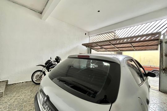 Garagem de casa à venda com 2 quartos, 100m² em Vila Mira, São Paulo