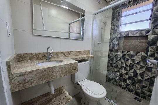 Banheiro de kitnet/studio para alugar com 2 quartos, 43m² em Chácara Califórnia, São Paulo