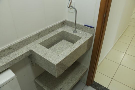 Banheiro de apartamento para alugar com 2 quartos, 100m² em Ouro Verde, Nova Iguaçu
