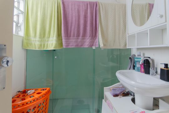 Banheiro de apartamento à venda com 2 quartos, 74m² em Paraíso, São Paulo