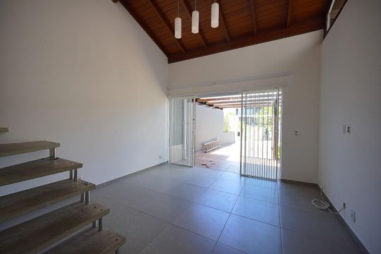 Sala de casa para alugar com 3 quartos, 140m² em Ingleses do Rio Vermelho, Florianópolis
