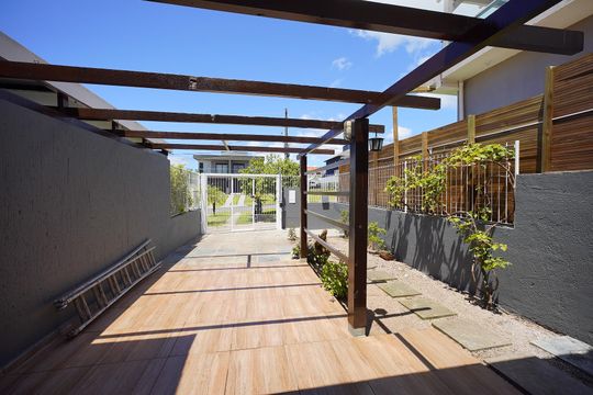Vista Sala  de casa para alugar com 3 quartos, 140m² em Ingleses do Rio Vermelho, Florianópolis