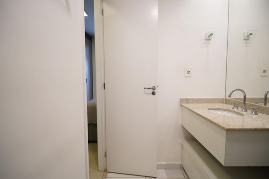 Banheiro de kitnet/studio à venda com 1 quarto, 33m² em Consolação, São Paulo