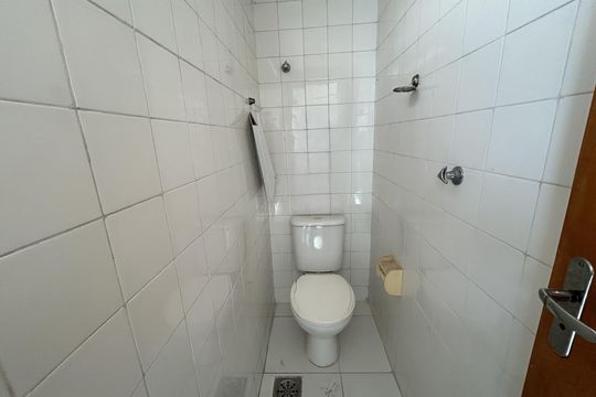 Banheiro de serviço de apartamento para alugar com 2 quartos, 65m² em Méier, Rio de Janeiro