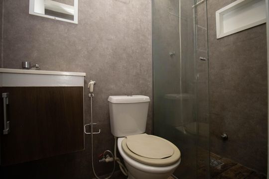 Banheiro da Suíte de kitnet/studio para alugar com 1 quarto, 49m² em Asa Norte, Brasília