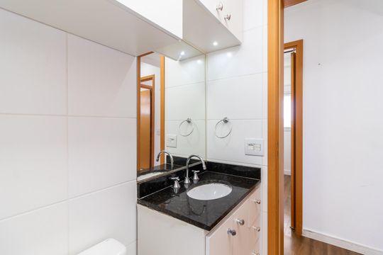 Banheiro social de apartamento à venda com 3 quartos, 94m² em Vila Celeste, São Paulo