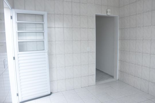 Cozinha de casa para alugar com 3 quartos, 130m² em Capão do Embira, São Paulo