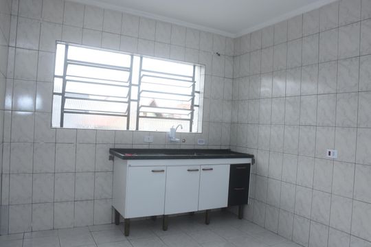 Cozinha de casa para alugar com 3 quartos, 130m² em Capão do Embira, São Paulo