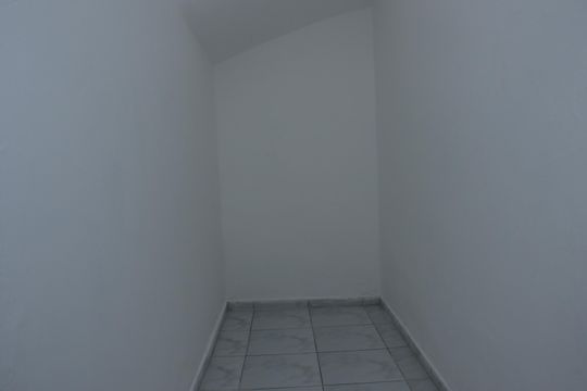 Vão debaixo da escada de casa para alugar com 3 quartos, 130m² em Capão do Embira, São Paulo