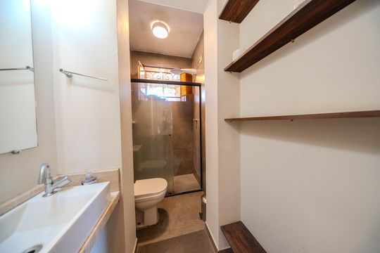 Banheiro de apartamento à venda com 1 quarto, 47m² em Bela Vista, São Paulo
