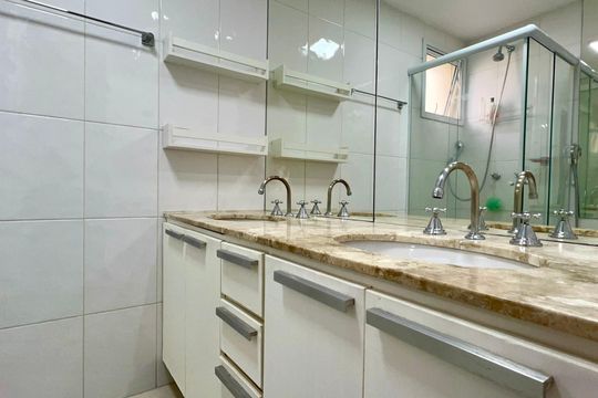 Banheiro da Suíte de apartamento à venda com 3 quartos, 84m² em Sumaré, São Paulo