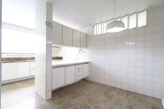 Cozinha  de casa à venda com 6 quartos, 392m² em Alto da Lapa, São Paulo