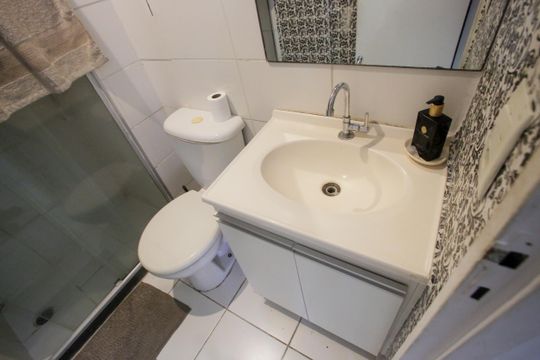 Banheiro de apartamento para alugar com 2 quartos, 50m² em Anil, Rio de Janeiro