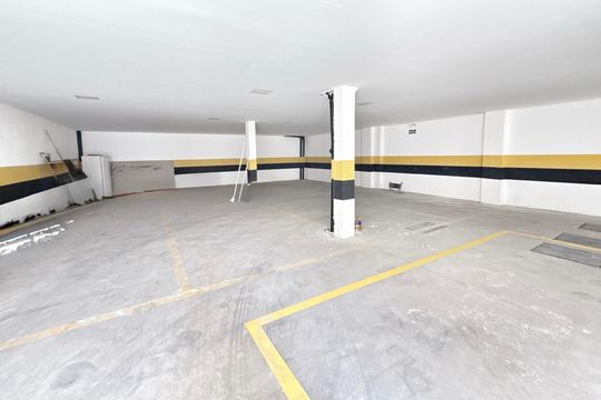 Garagem de apartamento à venda com 2 quartos, 77m² em Alto Barroca, Belo Horizonte
