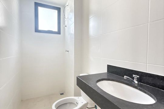 Banheiro Social de apartamento à venda com 2 quartos, 77m² em Alto Barroca, Belo Horizonte