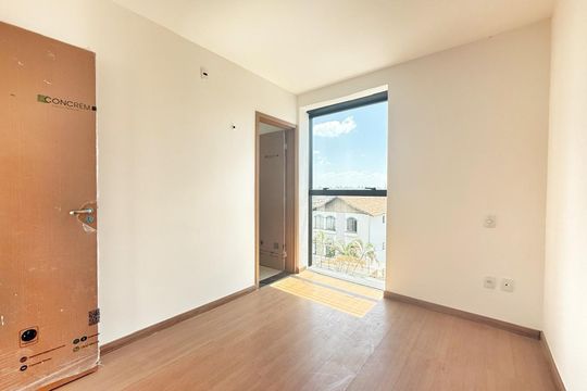 Suíte de apartamento à venda com 2 quartos, 77m² em Alto Barroca, Belo Horizonte