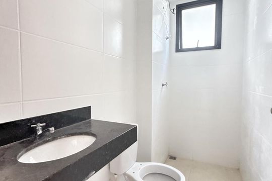 Banheiro da Suíte de apartamento à venda com 2 quartos, 77m² em Alto Barroca, Belo Horizonte