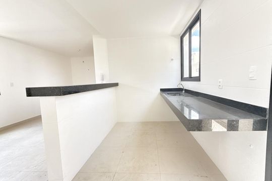 Cozinha de apartamento à venda com 2 quartos, 77m² em Alto Barroca, Belo Horizonte