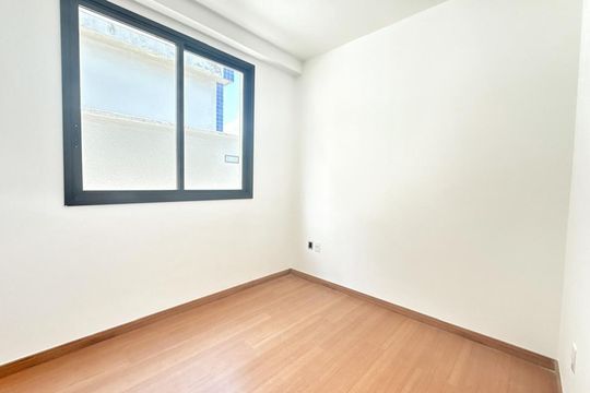 Quarto de apartamento à venda com 2 quartos, 77m² em Alto Barroca, Belo Horizonte