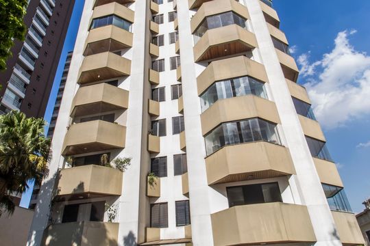 Fachada do bloco de apartamento para alugar com 3 quartos, 106m² em Alphaville Industrial, Barueri
