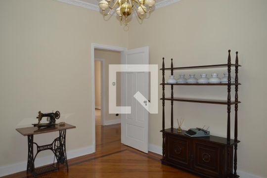 Casa à venda com 5 quartos, 250m² em Cambuci, São Paulo