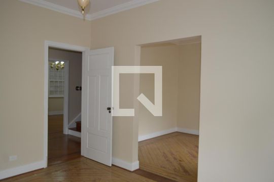 Casa à venda com 5 quartos, 250m² em Cambuci, São Paulo