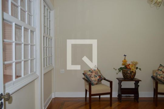Casa à venda com 5 quartos, 250m² em Cambuci, São Paulo