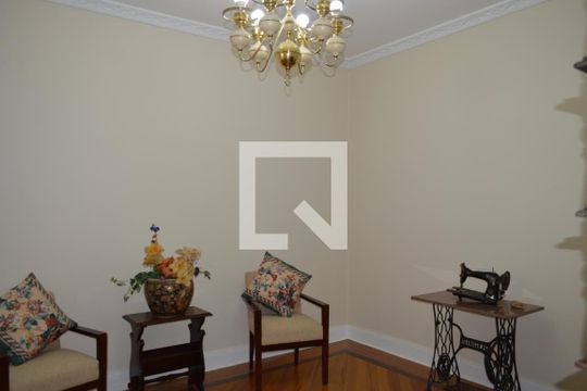 Casa à venda com 5 quartos, 250m² em Cambuci, São Paulo