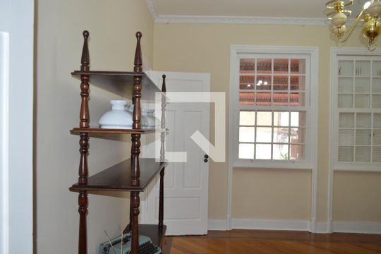 Casa à venda com 5 quartos, 250m² em Cambuci, São Paulo