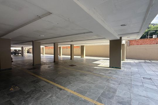 Garagem de apartamento para alugar com 1 quarto, 55m² em Jardim Tres Marias, Guarujá