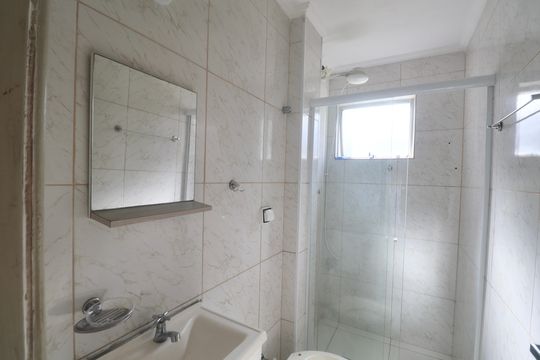 Banheiro Social de apartamento para alugar com 1 quarto, 55m² em Jardim Tres Marias, Guarujá