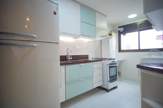 Cozinha de apartamento para alugar com 2 quartos, 62m² em Higienópolis, Porto Alegre