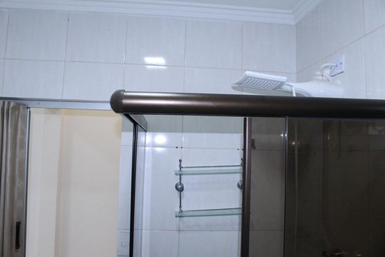Banheiro de kitnet/studio para alugar com 1 quarto, 34m² em Santa Ifigênia, São Paulo