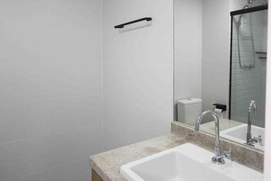 Banheiro de kitnet/studio à venda com 1 quarto, 28m² em Jardim Independência, São Paulo