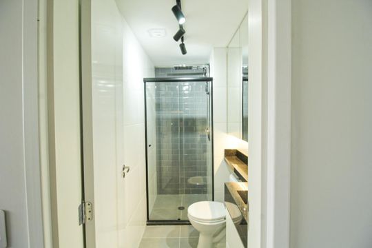 Banheiro social de apartamento à venda com 2 quartos, 34m² em Lapa, São Paulo