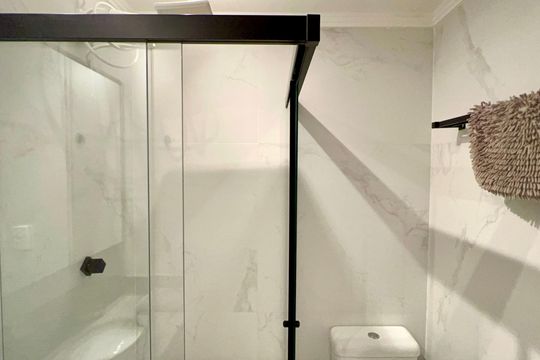 Banheiro de kitnet/studio à venda com 1 quarto, 25m² em Pinheiros, São Paulo