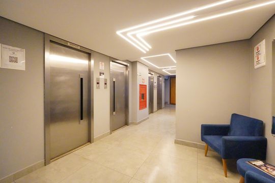 Hall de entrada de kitnet/studio para alugar com 1 quarto, 40m² em Aclimação, São Paulo