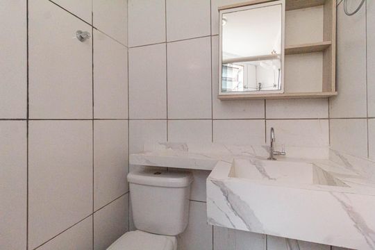 Banheiro de apartamento para alugar com 2 quartos, 54m² em Bandeiras, Osasco