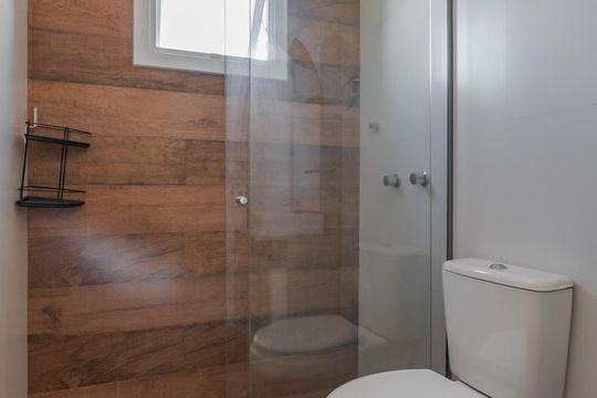 Banheiro de casa de condomínio à venda com 3 quartos, 138m² em Passo das Pedras, Porto Alegre