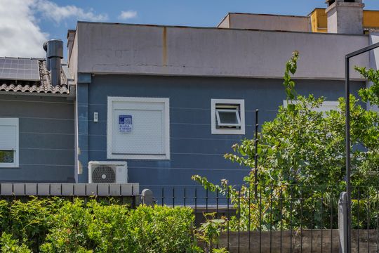 Plaquinha de casa de condomínio à venda com 3 quartos, 138m² em Passo das Pedras, Porto Alegre