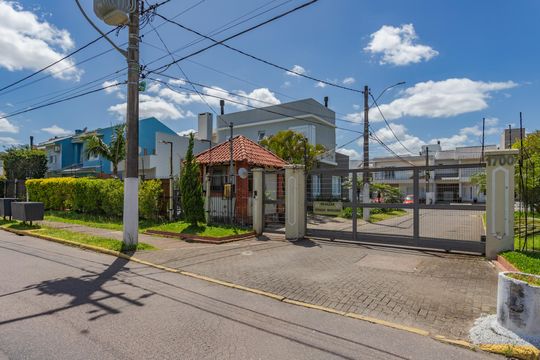 Fachada de casa de condomínio à venda com 3 quartos, 138m² em Passo das Pedras, Porto Alegre