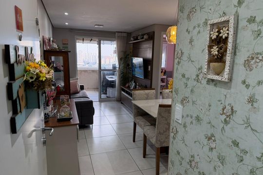 Sala de apartamento à venda com 2 quartos, 52m² em Vila Scarpelli, Santo André