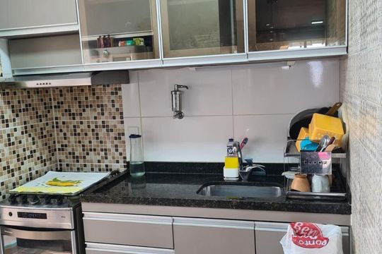 Cozinha de apartamento à venda com 2 quartos, 52m² em Vila Scarpelli, Santo André