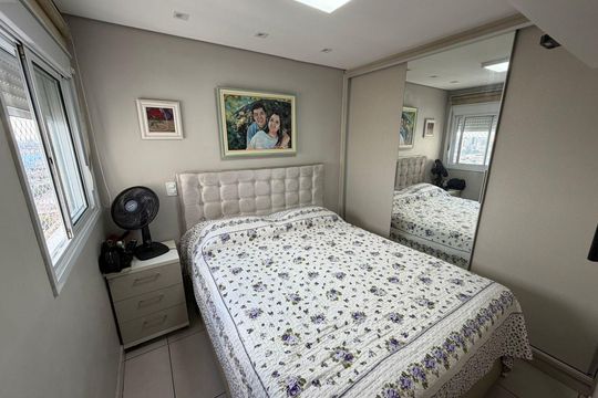 Quarto de apartamento à venda com 2 quartos, 52m² em Vila Scarpelli, Santo André
