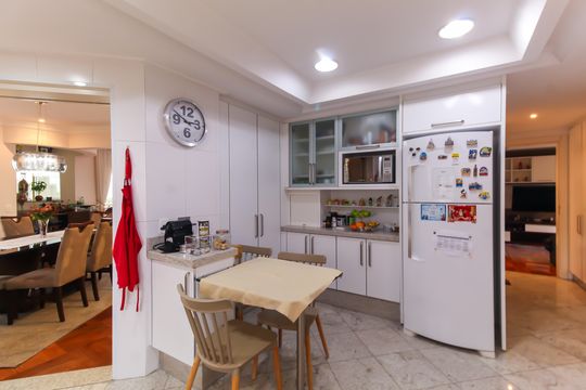 Cozinha de apartamento à venda com 3 quartos, 254m² em Jardim Anália Franco, São Paulo