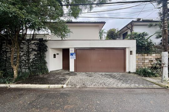 Fachada  de casa para alugar com 3 quartos, 280m² em Campo Belo, São Paulo