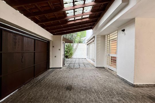 Garagem  de casa para alugar com 3 quartos, 280m² em Campo Belo, São Paulo