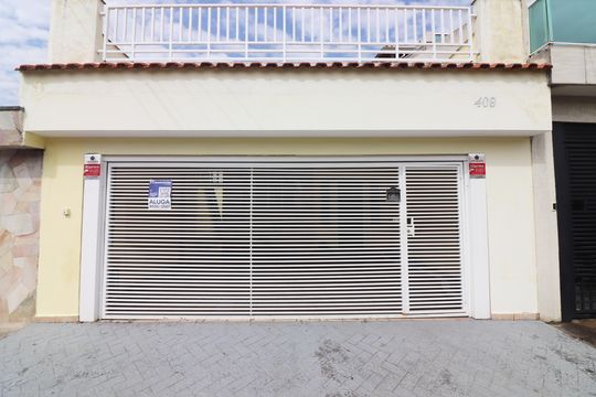 Fachada  de casa para alugar com 2 quartos, 210m² em Anchieta, São Bernardo do Campo