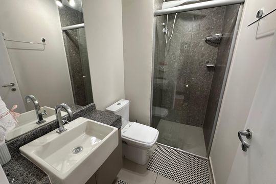 Banheiro de kitnet/studio para alugar com 1 quarto, 25m² em Campo Belo, São Paulo
