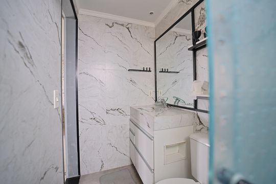Banheiro de apartamento para alugar com 2 quartos, 47m² em Parque Paineiras, São Paulo